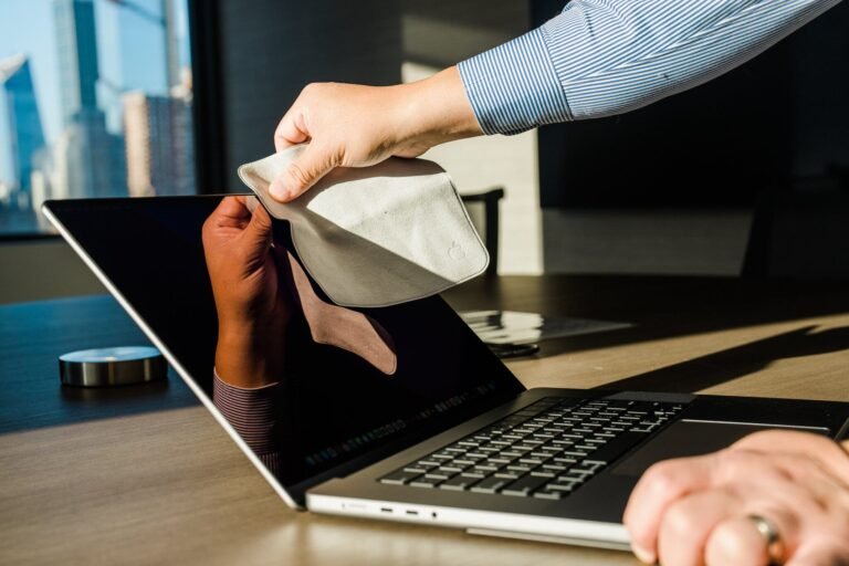 Apple müşteri sadakatinde sınırları zorluyor: 19$’a ekran bezi