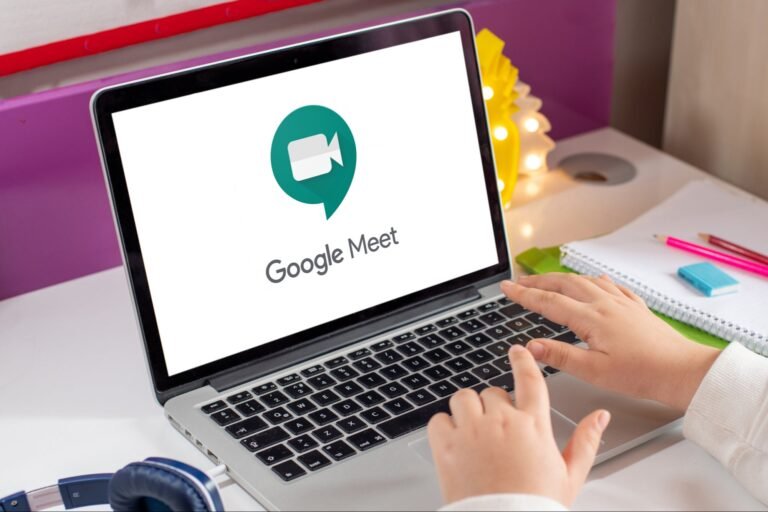 Google Meet toplantı sahipleri, katılımcıların mikrofonlarını ve kameralarını kapalı tutabilecek