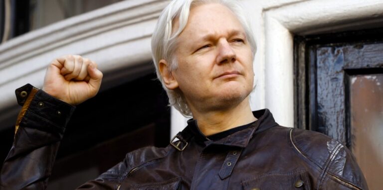 Julian Assange ABD’ye İade Ediliyor