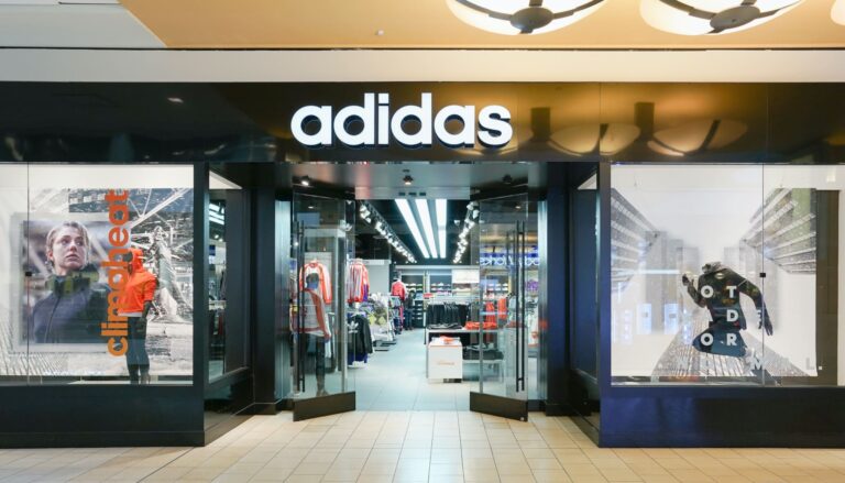 Adidas’dan Nike’a Mobil Uygulamalar İçin Patent Davası