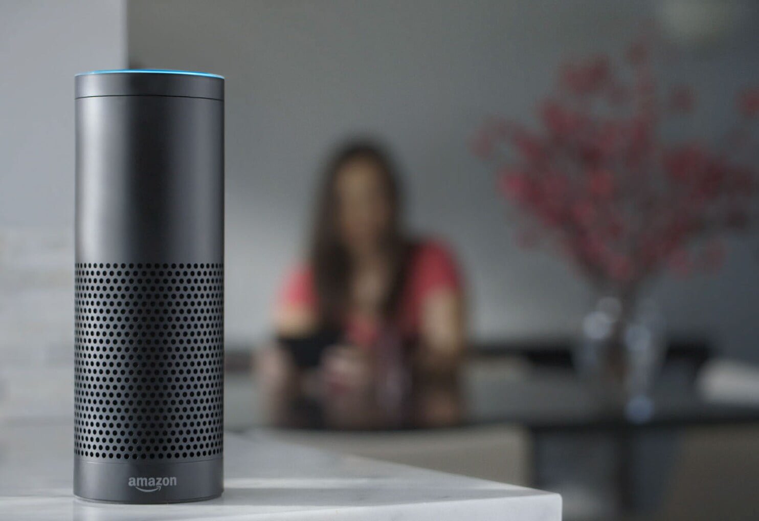 Alexa önde ve arka plan bulanık