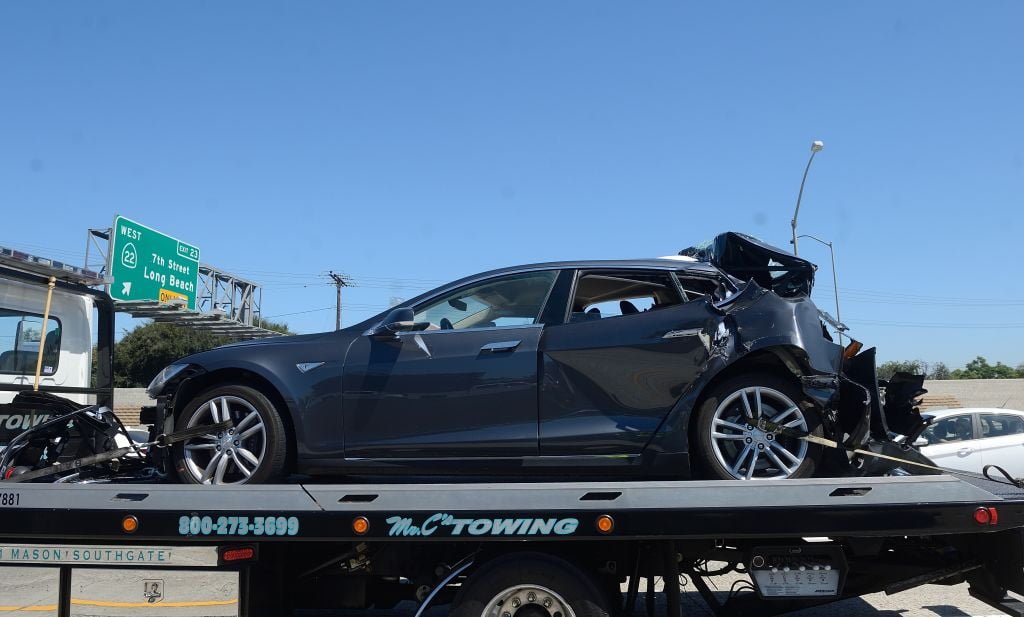 Orange County'de hurda olan bir Tesla