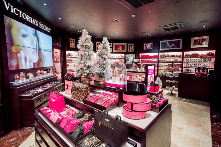 Victoria’s Secret Oyuncular İçin Roblox Merkezini Oluşturdu!