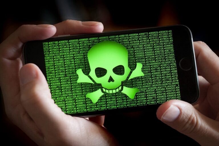 Google’dan Android ve iOS Kullanıcılarına Casus Yazılım Uyarısı