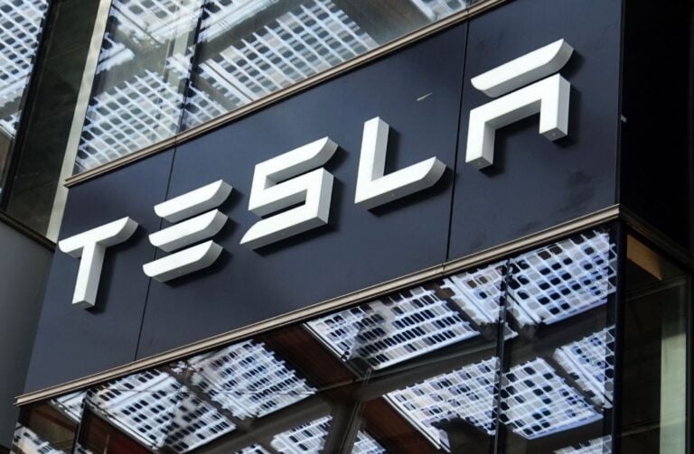 Tesla, Yanıltıcı Reklamcılıkla Suçlanıyor
