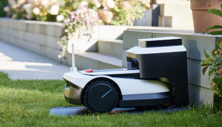 Ecovacs, Çim Biçme ve Ticari Alan Temizleme Robotlarını Piyasaya Sürüyor