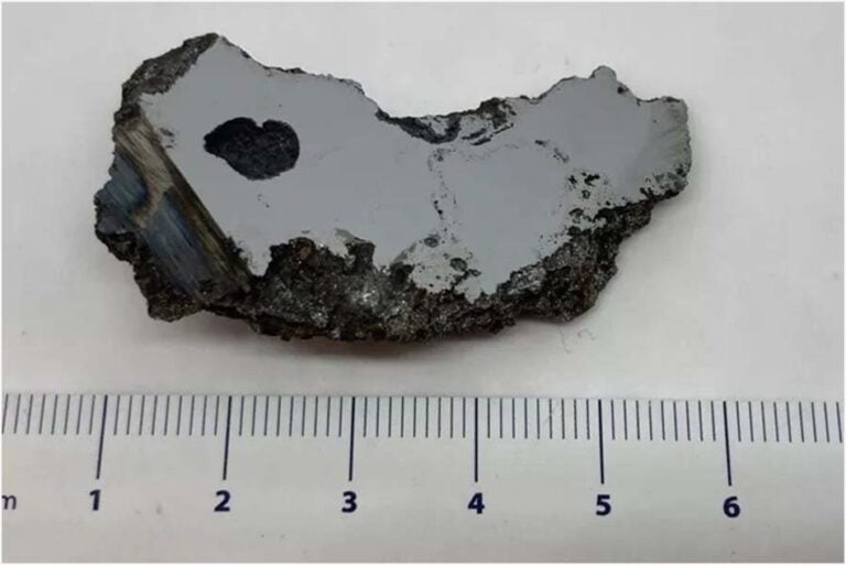 Dünya’da Daha Önce Görülmemiş İki Mineral, Gök Taşının İçinde Keşfedildi!