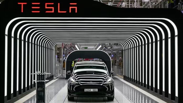 Tesla, 40 Binden Fazla Aracını Geri Çağırdı!