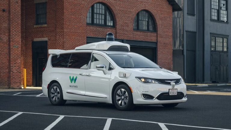 Waymo’nun Robotaksisi Halka Açılıyor