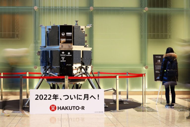 SpaceX, Japon Girişimi ispace İçin Ay’a İniş Aracı Fırlattı