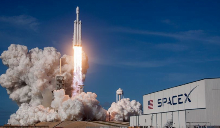 SpaceX’in Falcon Heavy Roketi Fırlatılmaya Hazırlanıyor