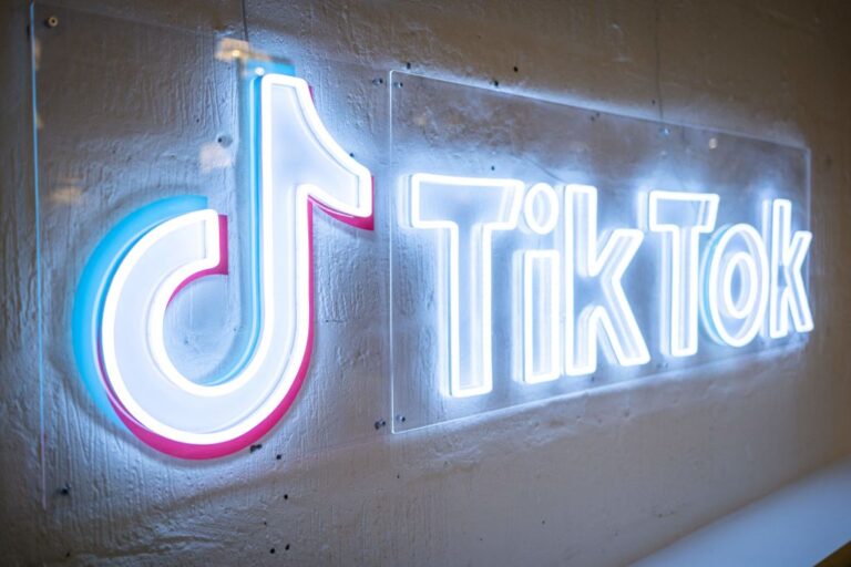 TikTok, İçeriklere de ‘Yalnızca Yetişkinlere’ Sınırlandırması Getirdi!