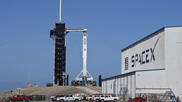 SpaceX, NASA ile Yeni Bir Anlaşmaya İmza Attı