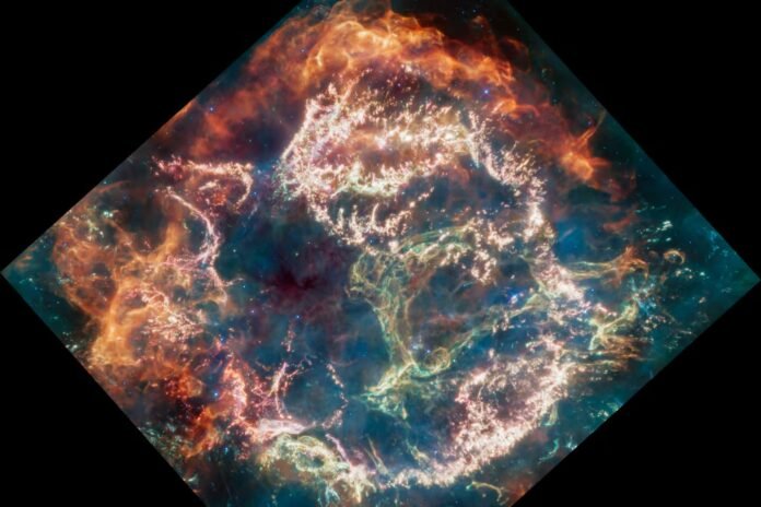 supernova-min
