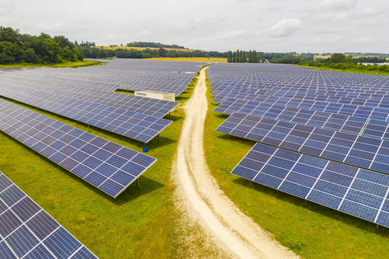 Güneş Enerjisi İlk Kez Fosil Kaynak Harcamalarını Geride Bırakıyor