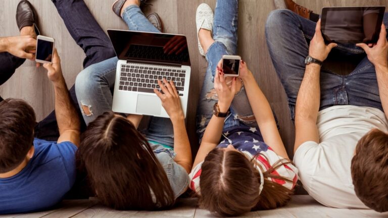Z Kuşağı Ofis Kültürünü Öğrenmek için Ders Alıyor