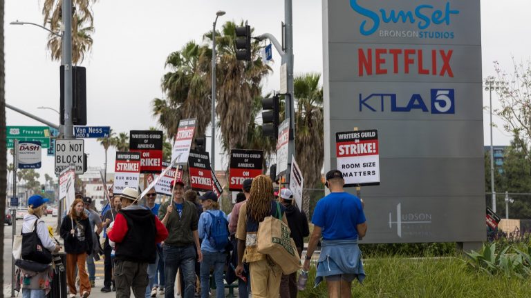 Grev, Zam ve Şifre Kısıtlamalarına Rağmen Netflix’in Abone Sayısı Artıyor!