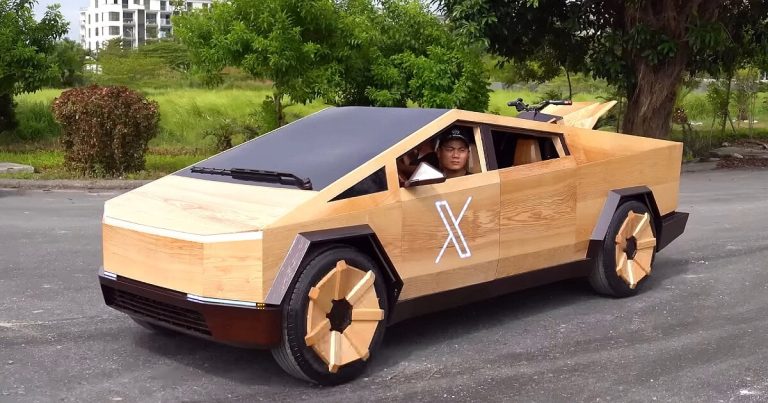 Tesla Cybertruck’ın Ahşap Modeli Oluşturuldu