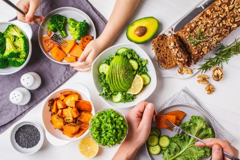 Yapay Zekâ, 2075 Yılına Kadar Dünyanın Çoğunluğunun Vegan Olacağını Öngörüyor