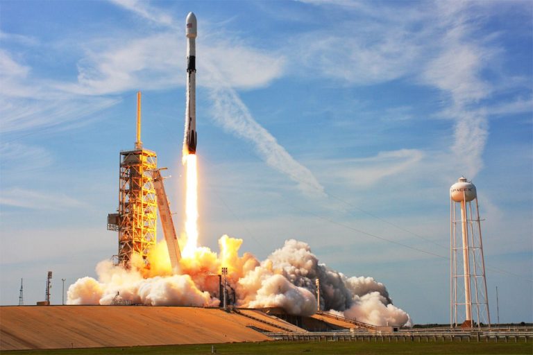 SpaceX, Birçok Gecikmenin Ardından Starlink Uydularını Fırlattı