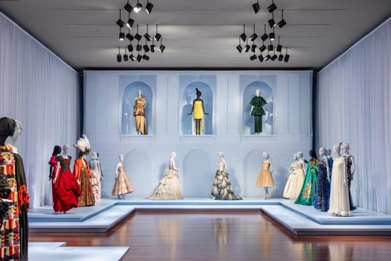 Yeni Moda Sergisi, Ziyaretçilerine Tarihi Tasarımlar Giydiriyor