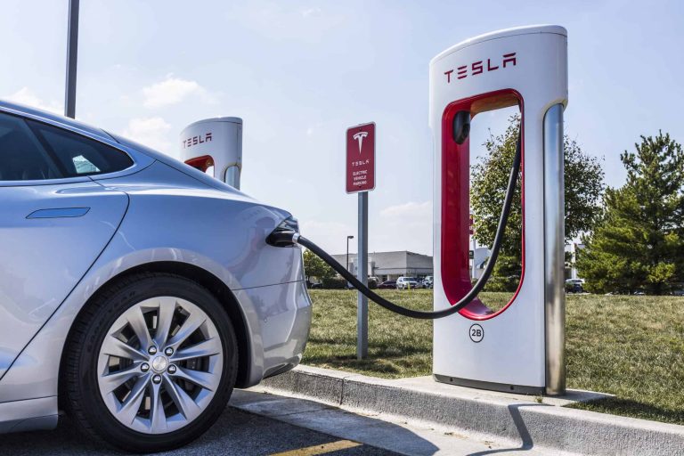 Tesla’lar, Şarj İstasyonlarındaki Wi-Fi Ele Geçirilerek Çalınabiliyor!
