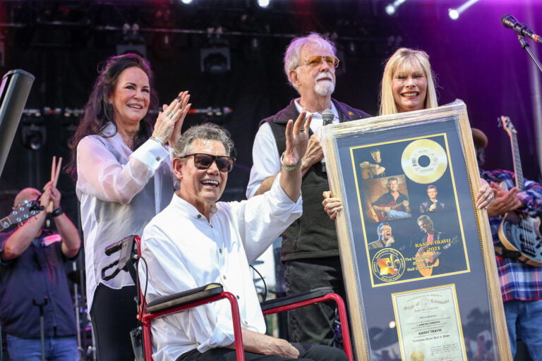 Warner AI Music Testiyle Randy Travis, Sesini Geri Kazanıyor