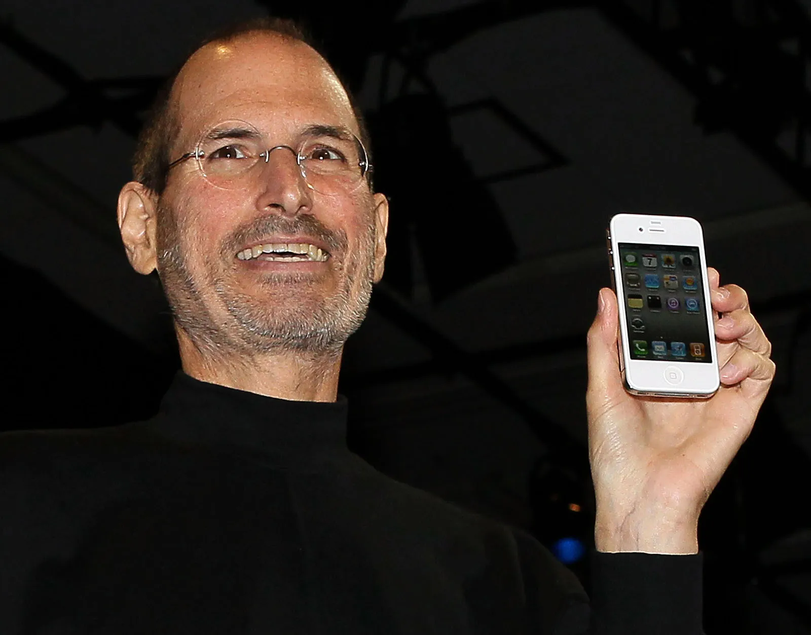 Steve-Jobs-iPhone-2010