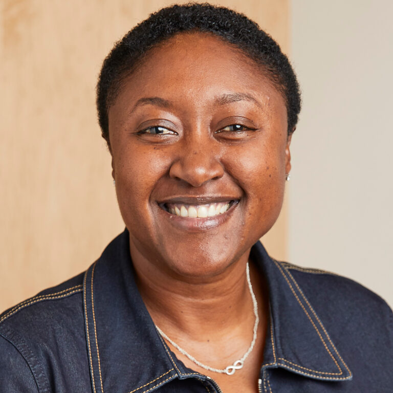Aicha Evans: İlham Veren Bir Liderin Yükselişi