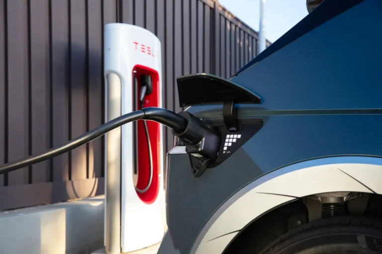 Hyundai, Elektrikli Araç Sahiplerine Ücretsiz NACS Adaptörü Sunacak!