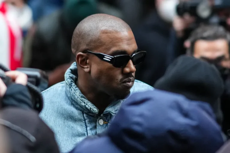 Shopify, Kanye West’in Gamalı Haçlı Tişört Mağazasını Kapattı