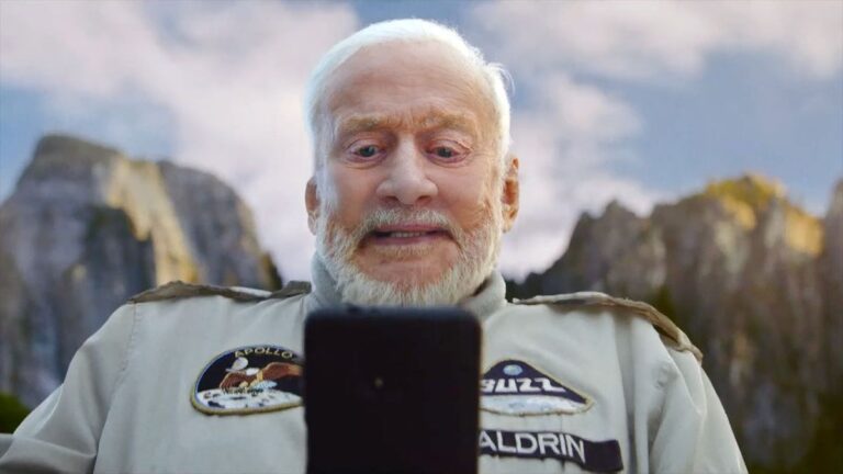 Ay’a Ayak Basan Buzz Aldrin’den Cep Telefonu Reklamı!