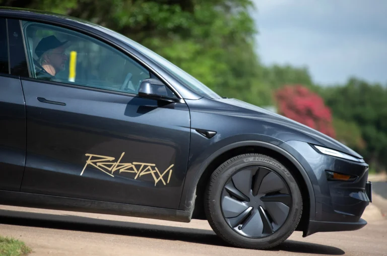 Tesla’nın Robotaksileri, Federal Güvenlik Denetleyicilerinin Radarında