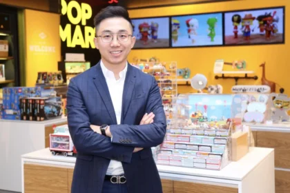 POP MART CEO’su Wang Ning, tasarım figür dünyasının küresel yükselişinde öncü bir isim. Labubu karakteriyle milyonlarca hayrana ulaşan genç girişimci, bugün Çin’in en dikkat çeken milyarderlerinden biri.