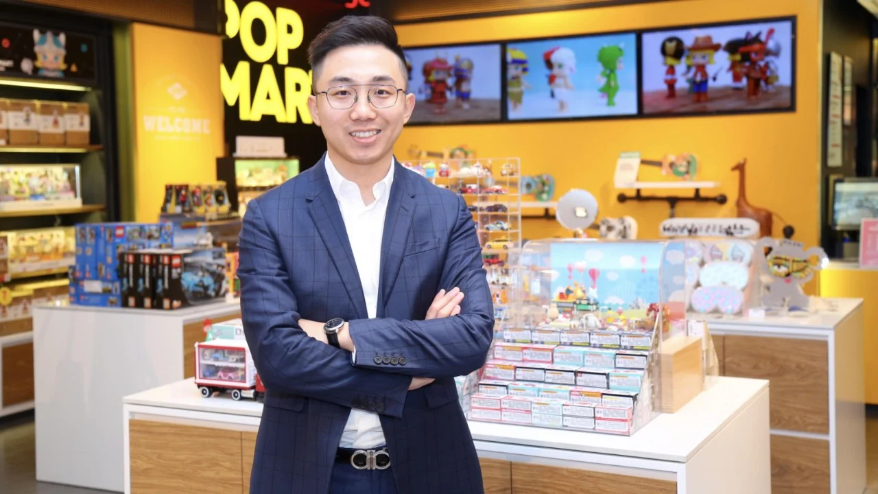 POP MART CEO’su Wang Ning, tasarım figür dünyasının küresel yükselişinde öncü bir isim. Labubu karakteriyle milyonlarca hayrana ulaşan genç girişimci, bugün Çin’in en dikkat çeken milyarderlerinden biri.
