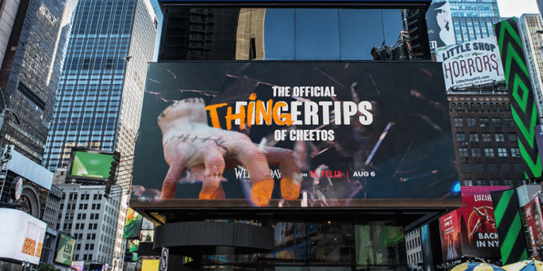 Cheetos ile Wednesday İş Birliği: Şehre “Thing” El’i Düştü