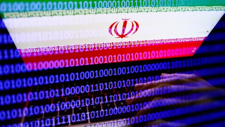 İran’da Popüler Namaz Vakti Uygulaması Hacklendi: Teslim Ol Çağrıları Gönderildi