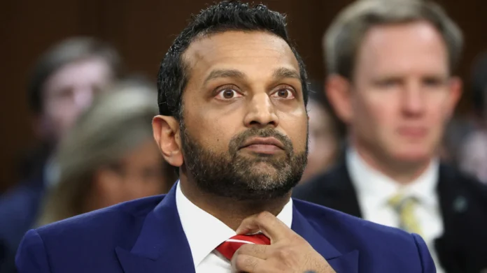 İran yanlısı bir hacker grubu Cuma günü , FBI Direktörü Kash Patel'in hesabını hacklediklerini ve yıllar öncesine ait olduğu anlaşılan fotoğraflarını, iş özgeçmişini ve on yıldan fazla bir süre öncesine dayanan diğer kişisel belgelerini çevrimiçi olarak yayınladıklarını iddia etti.