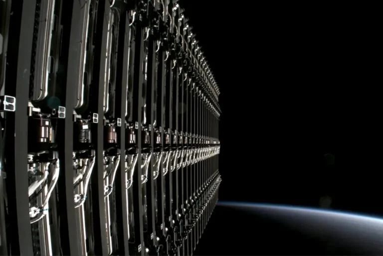 Bir Starlink Uydusu Daha Açıklanamayan Şekilde Patladı