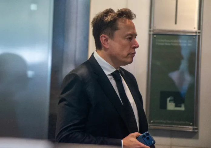 Elon Musk, 28 Nisan 2026'da Kaliforniya, Oakland'da. Karl Mondon / AFP/Arşivler