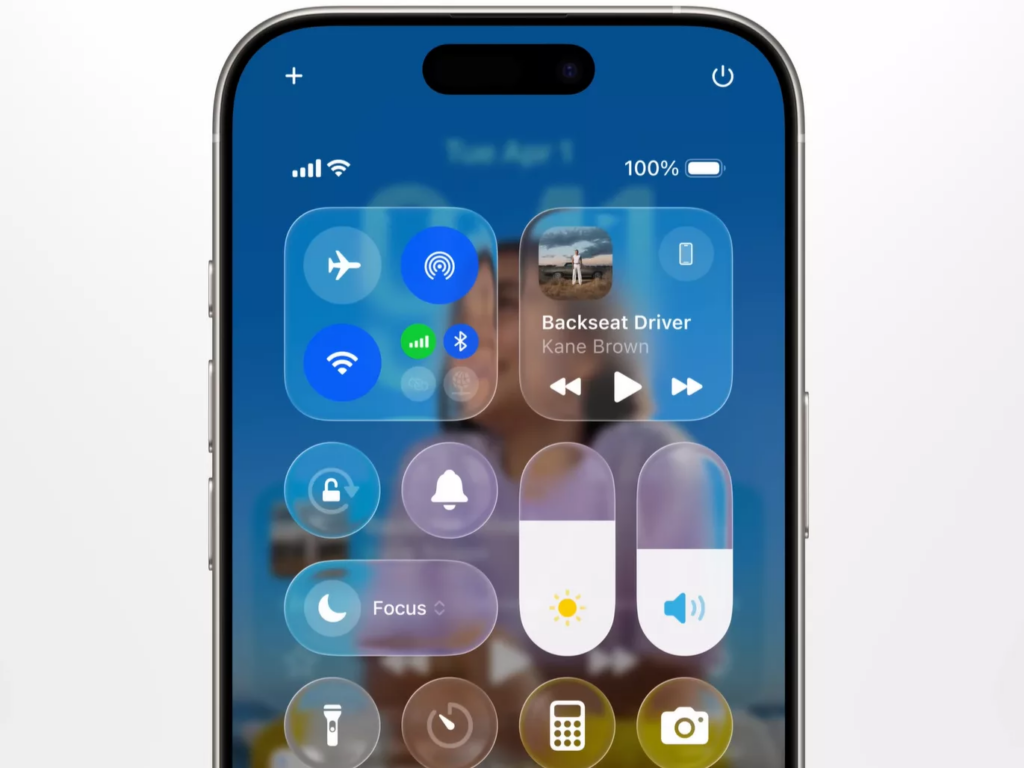 Apple, Liquid Glass arayüzünde şeffaflık seviyesinin kullanıcı tarafından ayarlanabilmesini sağlayan yeni bir seçenek ekledi.