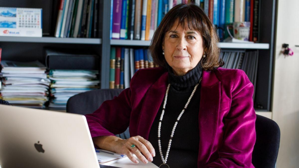 Barselona Özerk Üniversitesi'nde (UAB) Biyokimya ve Moleküler Biyoloji Profesörü ve Hayvan Biyoteknolojisi ve Gen Tedavisi Merkezi (CBATEG) direktörüdür. Prof. Dr. Fátima Bosch insan yaşam süresi üzerine çalışmalar yapıyor.
