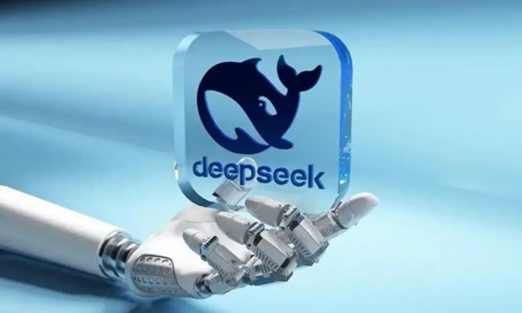 DeepSeek, düşük maliyetle geliştirdiği V3 ve R1 modellerinin küresel ölçekte ilgi görmesiyle teknoloji dünyasının öne çıkan şirketlerinden biri hâline geldi.