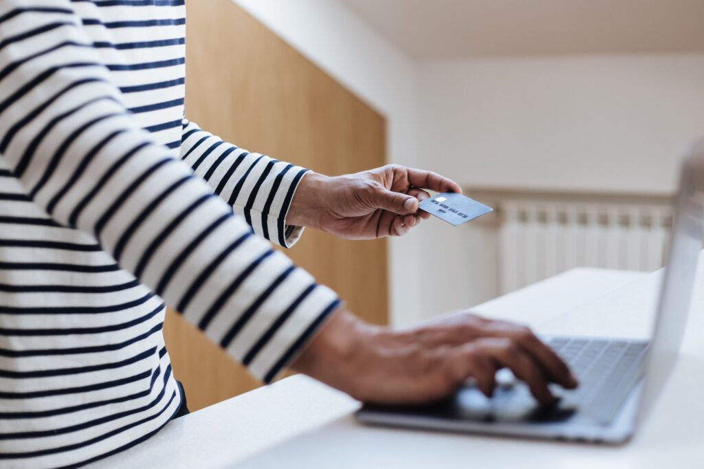 E-ticaret siteleri daha fazla harcamanıza neden olan 7 hile kullanıyor