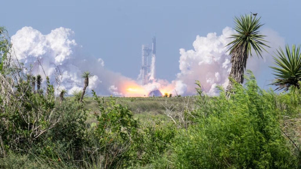 SpaceX Starship V3, 22 Mayıs 2026'da Teksas, Boca Chica Beach'teki Starbase'den fırlatıldı.