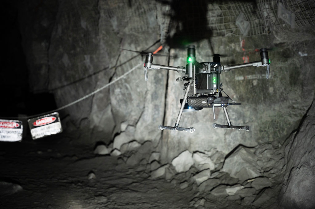 Velodyne lidar sensörlerini kullanan Hovermap için AL2 teknolojisi, madenler gibi zorlu ve erişilemez ortamlarda hızlı haritalama, navigasyon ve veri toplama amacıyla tasarlanmıştır. Kaynak: therobotreport.com