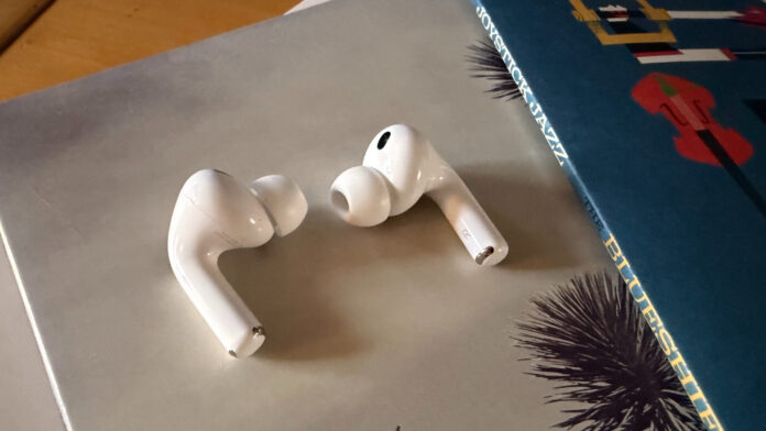 Kameralı AirPods iddiasında yeni ayrıntılar: Akıllı gözlük gibi çalışmayabilir