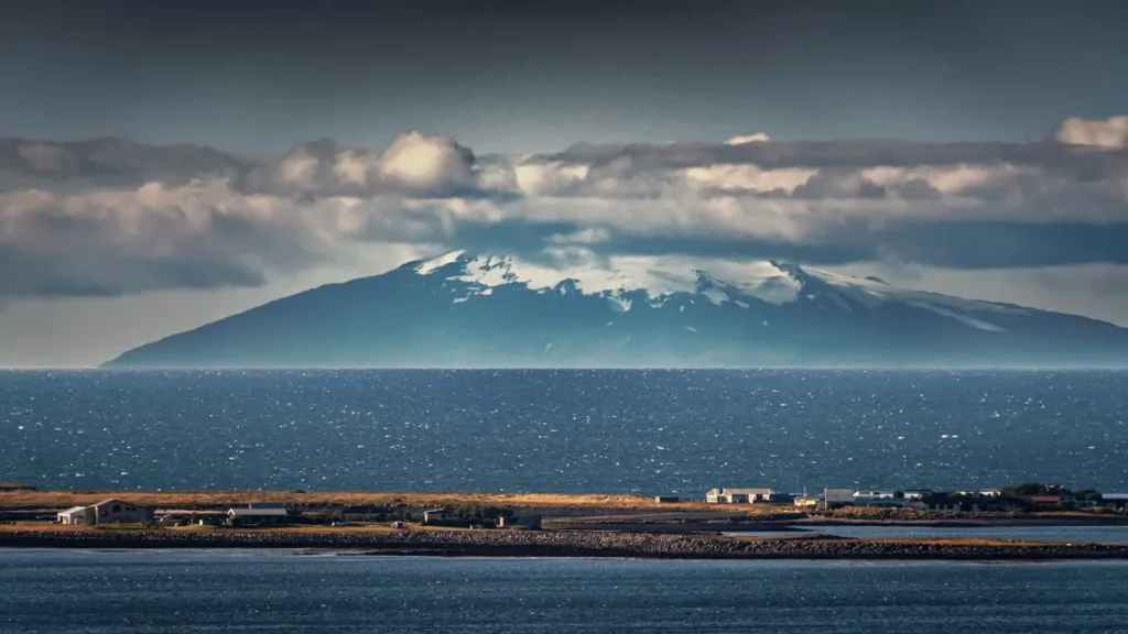 İzlanda'daki Snæfellsjökull buzulu, 12 Ağustos 2026'daki güneş tutulmasının tam görüş alanında yer alacak