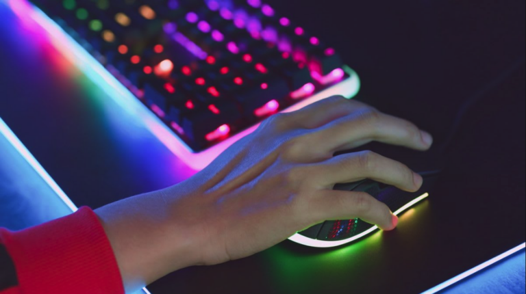 Windows 11 Güncellemesi RGB Yazılımları Nedeniyle Oyun Çökmelerine Yol Açıyor