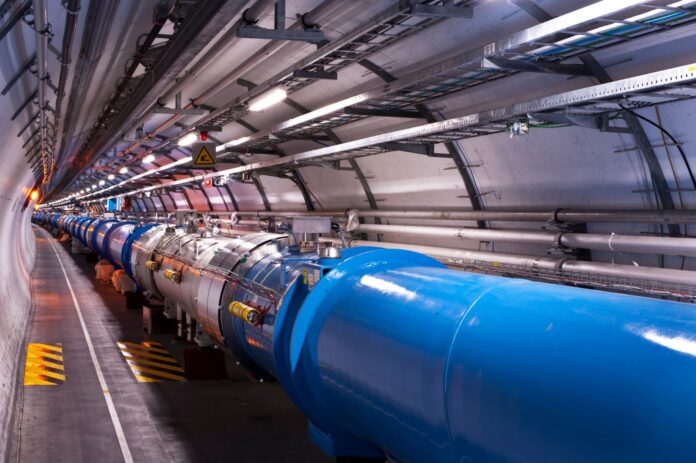 CERN Büyük Hadron Çarpıştırıcısı tüneli